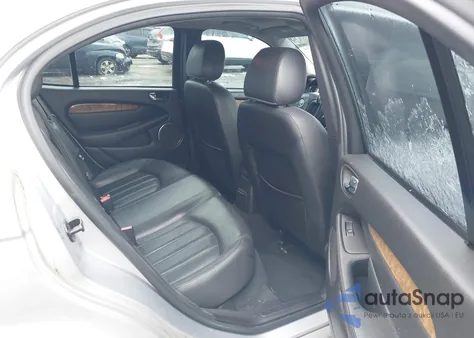 2004 Jaguar X-Type 3.0 z USA, uszkodzony, nr VIN SAJEA51C74WD61984